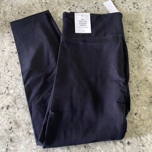 NWT Lou & Grey High Rise Essential Leggings M